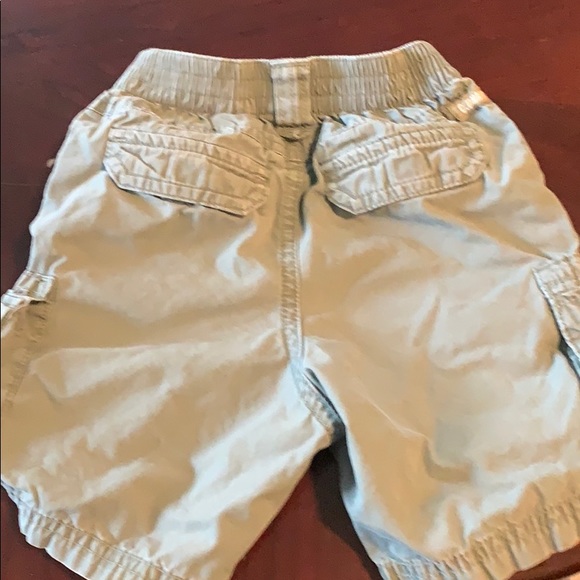 Green cargo shorts - Picture 3 of 3